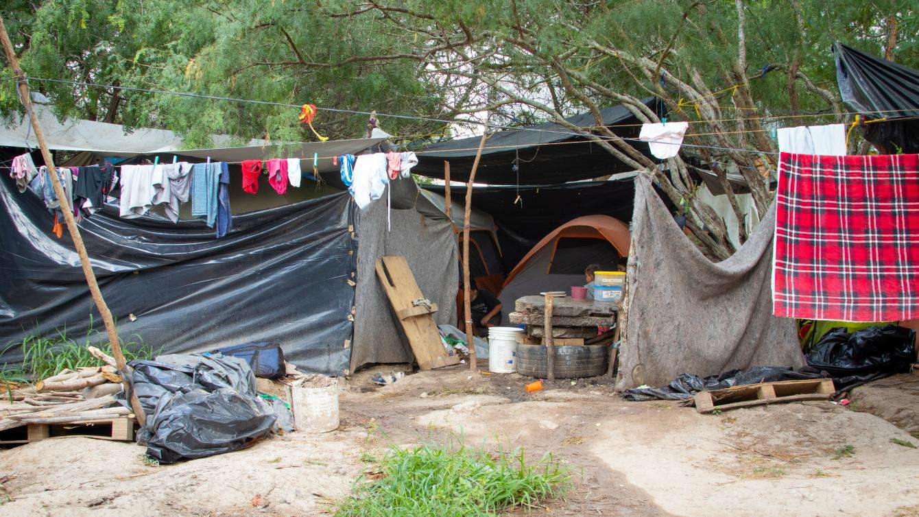 Tents protected against strong winds and rain and heat 